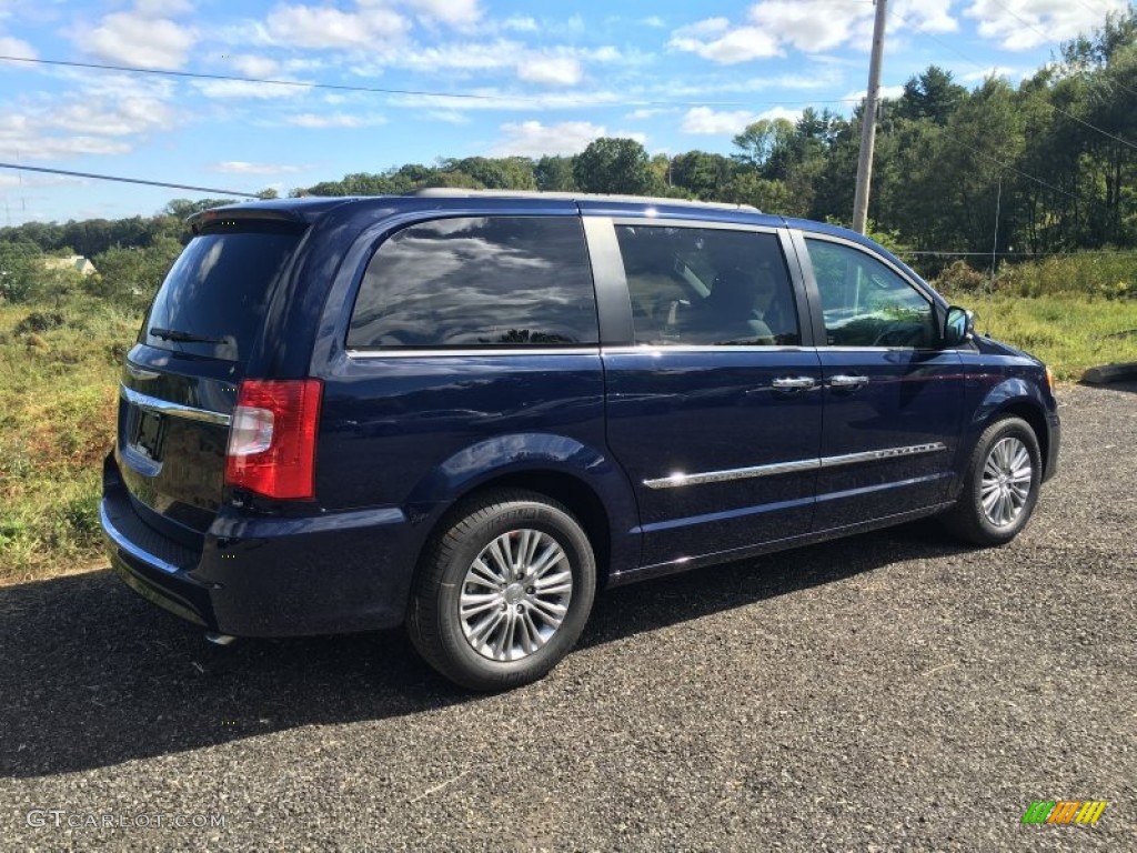 2016 Town & Country Touring-L - True Blue Pearl / Black/Light Graystone photo #3
