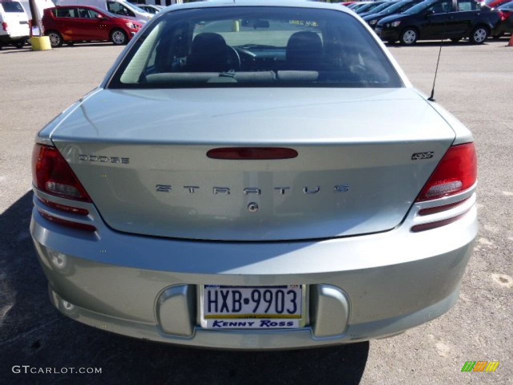 2006 Stratus SXT Sedan - Magnesium Pearlcoat / Light Taupe photo #3