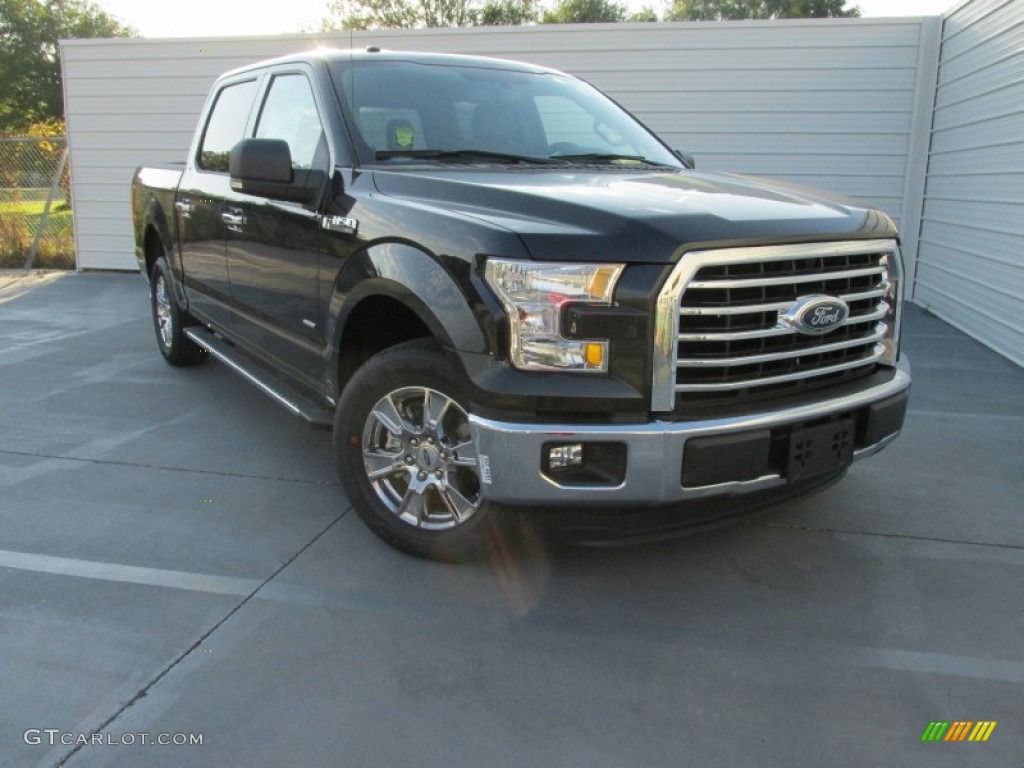 2015 F150 XLT SuperCrew - Tuxedo Black Metallic / Medium Earth Gray photo #1