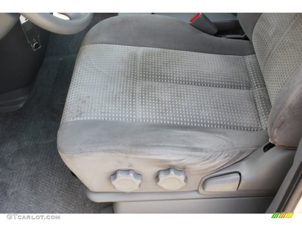 2005 MPV LX - Sunlight Silver Metallic / Gray photo #12