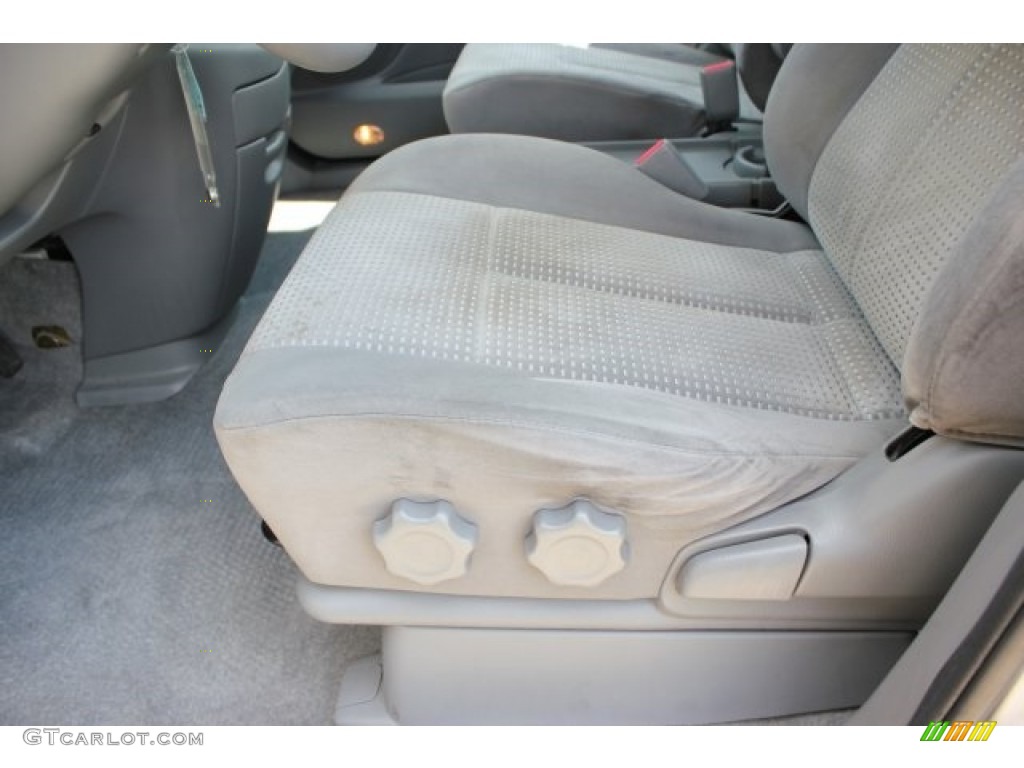 2005 MPV LX - Sunlight Silver Metallic / Gray photo #22
