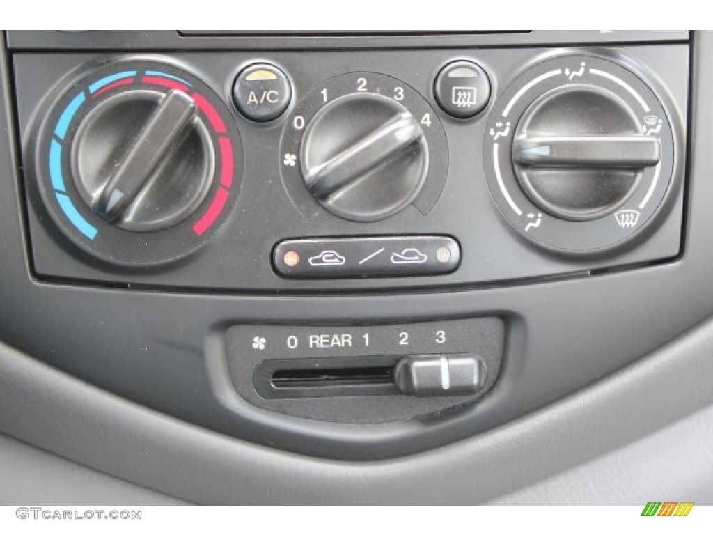 2005 MPV LX - Sunlight Silver Metallic / Gray photo #28