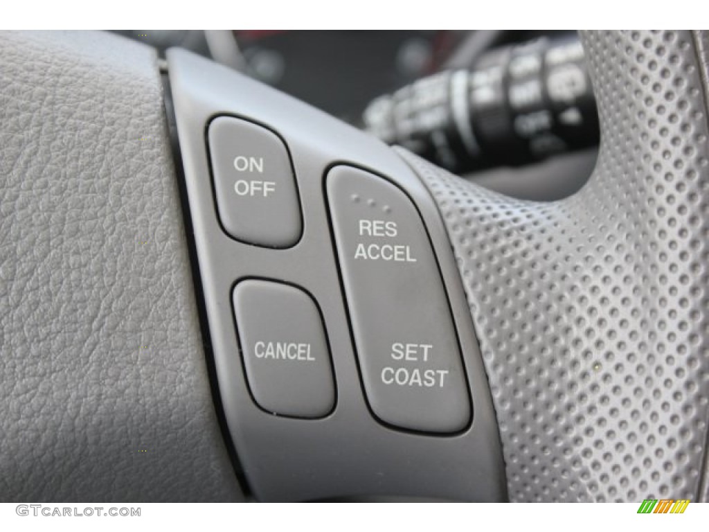2005 MPV LX - Sunlight Silver Metallic / Gray photo #29