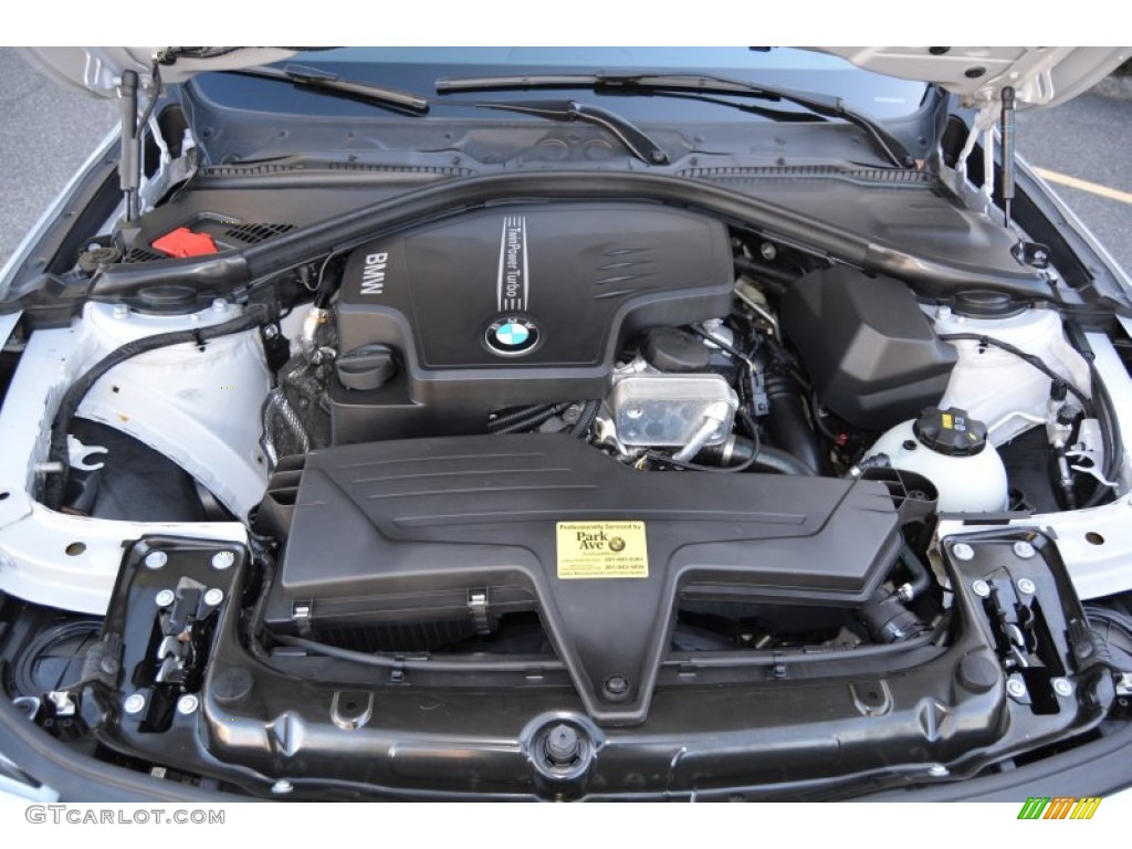 2015 BMW 3 Series 320i xDrive Sedan Engine Photos