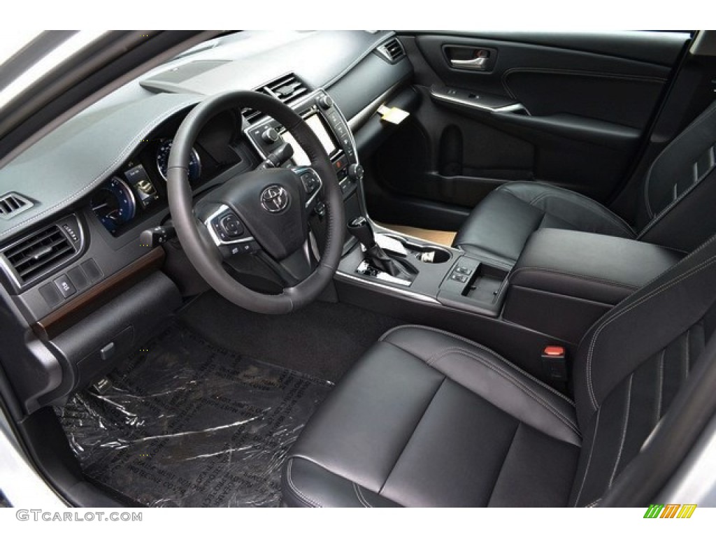 Black Interior 2016 Toyota Camry XLE Photo #107740658