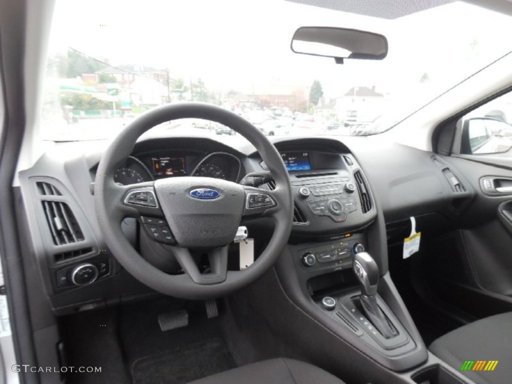 2016 Focus SE Sedan - Ingot Silver / Charcoal Black photo #12