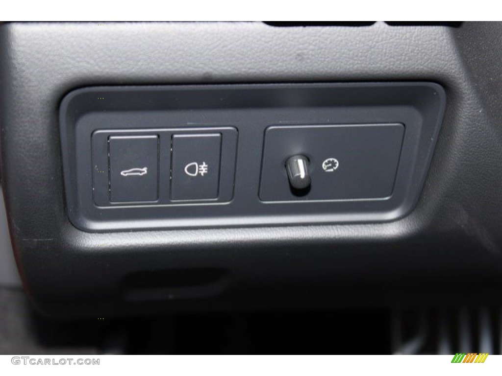 2016 Jaguar F-TYPE R Convertible Controls Photo #107753072