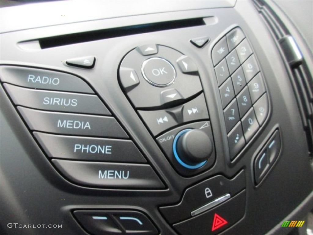 2016 Ford Escape SE Controls Photo #107755289