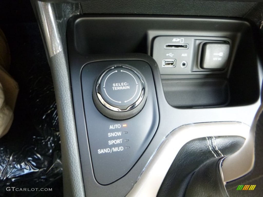 2016 Jeep Cherokee Sport 4x4 Controls Photo #107761190
