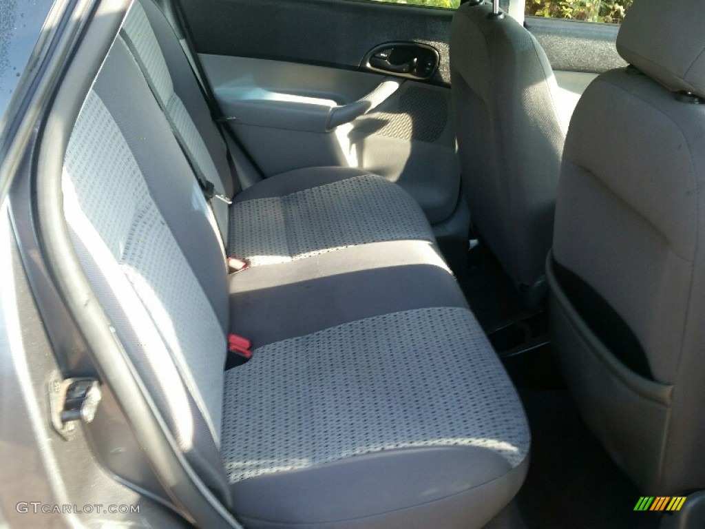 2006 Focus ZX4 SES Sedan - Liquid Grey Metallic / Dark Flint/Light Flint photo #13