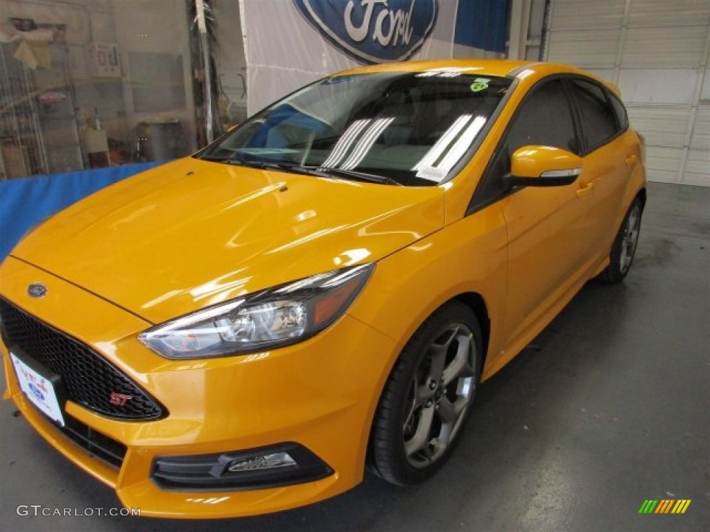2016 Focus ST - Tangerine Scream / Charcoal Black photo #3