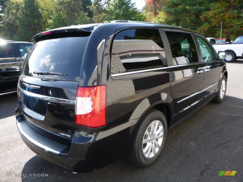 2016 Town & Country Limited Platinum - Brilliant Black Crystal Pearl / Black/Light Graystone photo #7