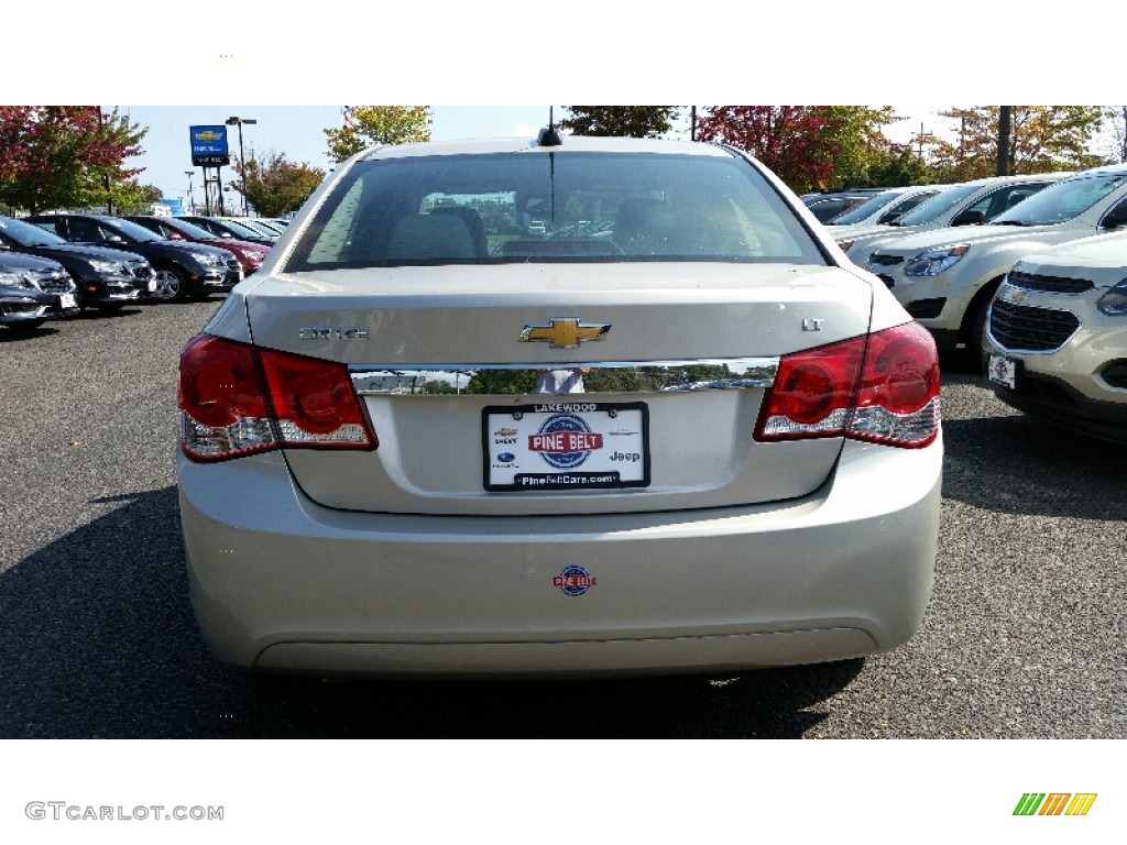 2016 Cruze Limited LT - Champagne Silver Metallic / Medium Titanium photo #5