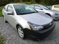 2009 Brilliant Silver Metallic Ford Focus SE Coupe  photo #5