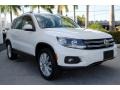 Candy White - Tiguan SE 4Motion Photo No. 4