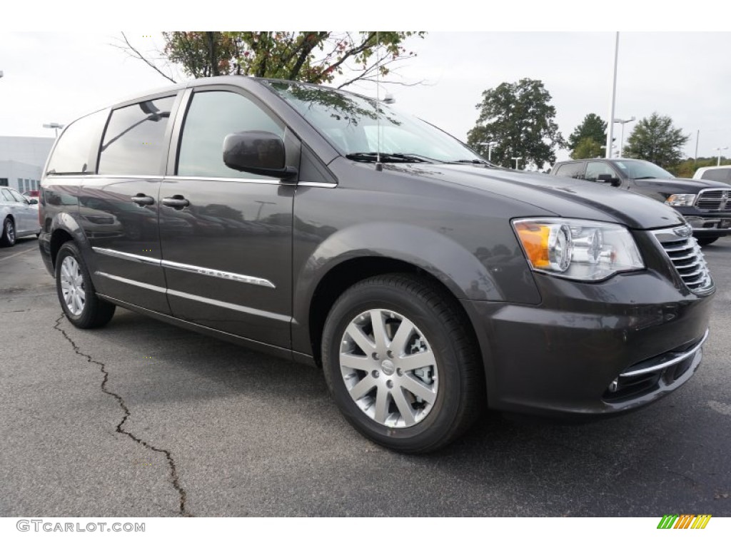 2016 Town & Country Touring - Granite Crystal Metallic / Black/Light Graystone photo #4