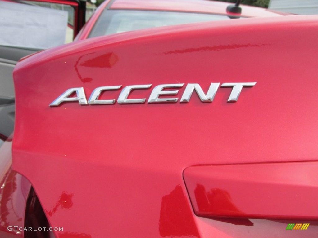 2016 Accent SE Sedan - Boston Red / Gray photo #14