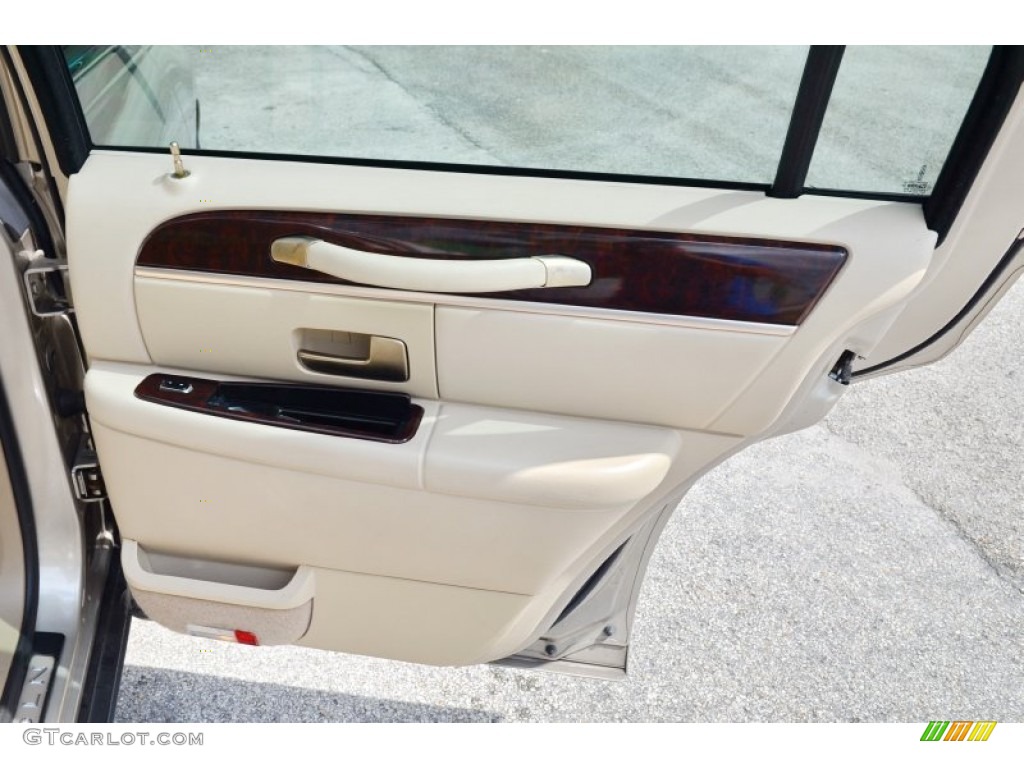 2008 Town Car Signature Limited - Light French Silk Metallic / Light Camel photo #13