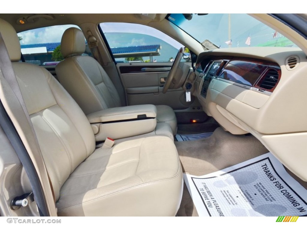 2008 Town Car Signature Limited - Light French Silk Metallic / Light Camel photo #25
