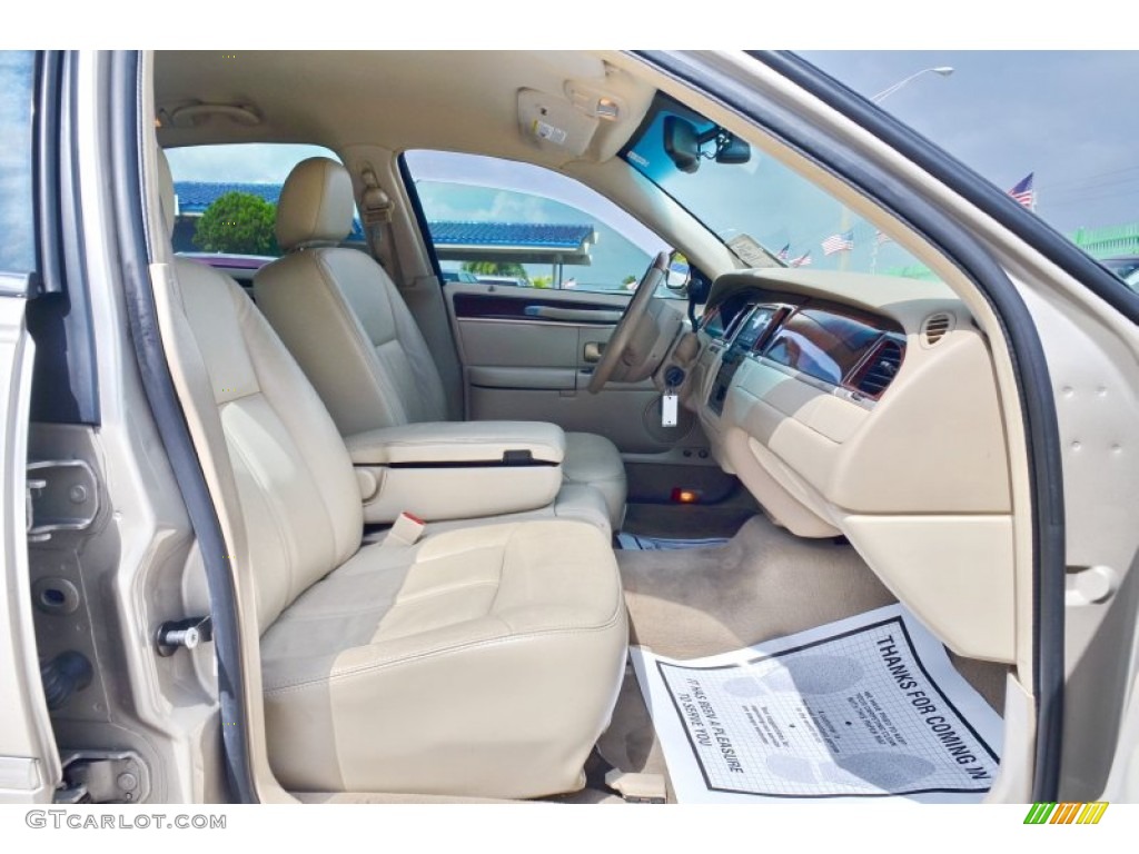 2008 Town Car Signature Limited - Light French Silk Metallic / Light Camel photo #30