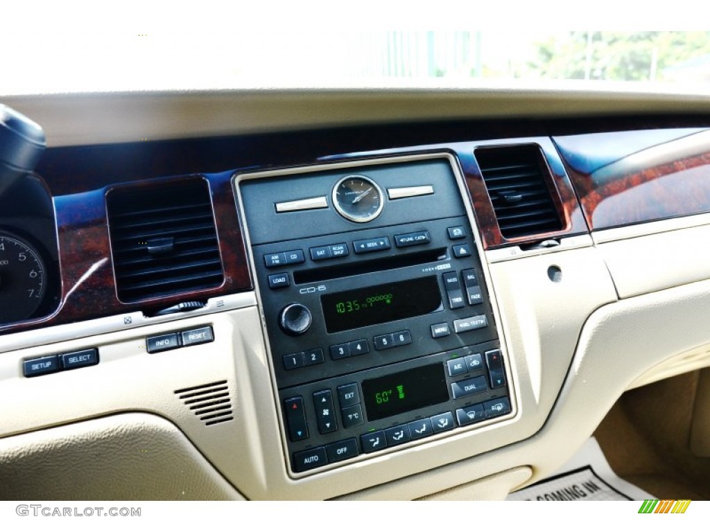 2008 Town Car Signature Limited - Light French Silk Metallic / Light Camel photo #33