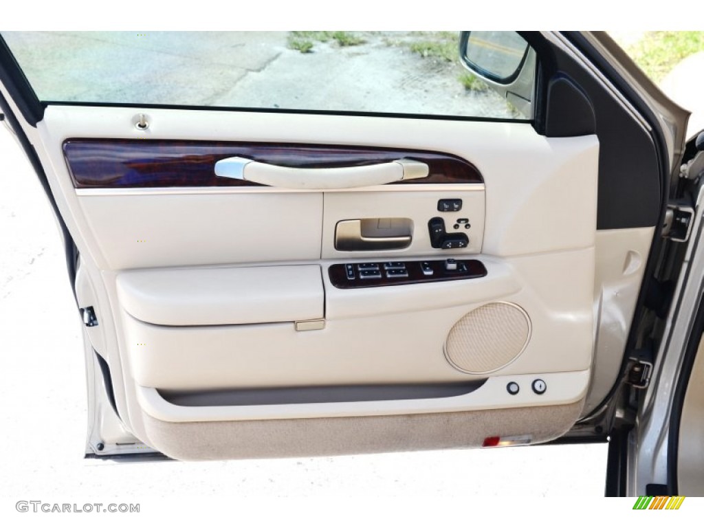 2008 Town Car Signature Limited - Light French Silk Metallic / Light Camel photo #35