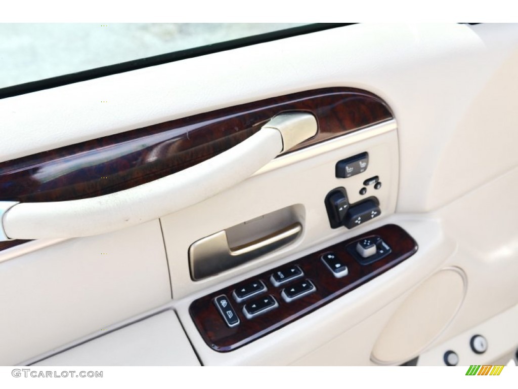 2008 Town Car Signature Limited - Light French Silk Metallic / Light Camel photo #36