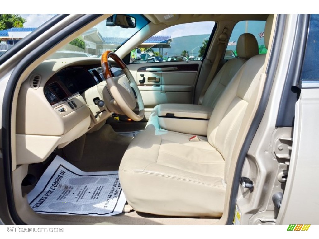 2008 Town Car Signature Limited - Light French Silk Metallic / Light Camel photo #38