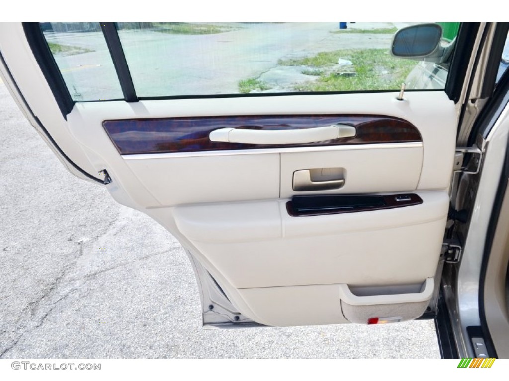 2008 Town Car Signature Limited - Light French Silk Metallic / Light Camel photo #49