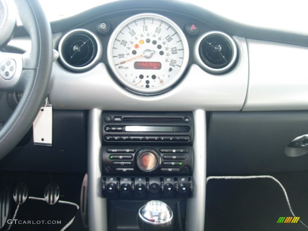 2005 Cooper S Hardtop - Purple Haze Metallic / Black/Panther Black photo #15