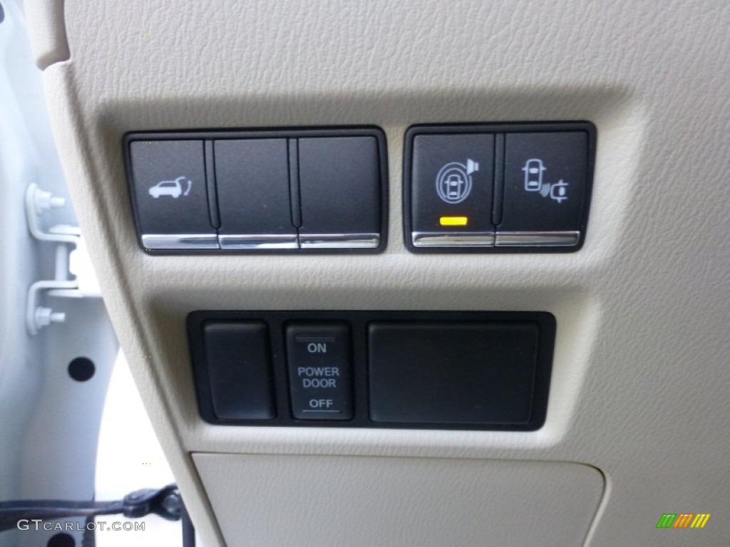 2014 Infiniti QX80 AWD Controls Photo #107833724