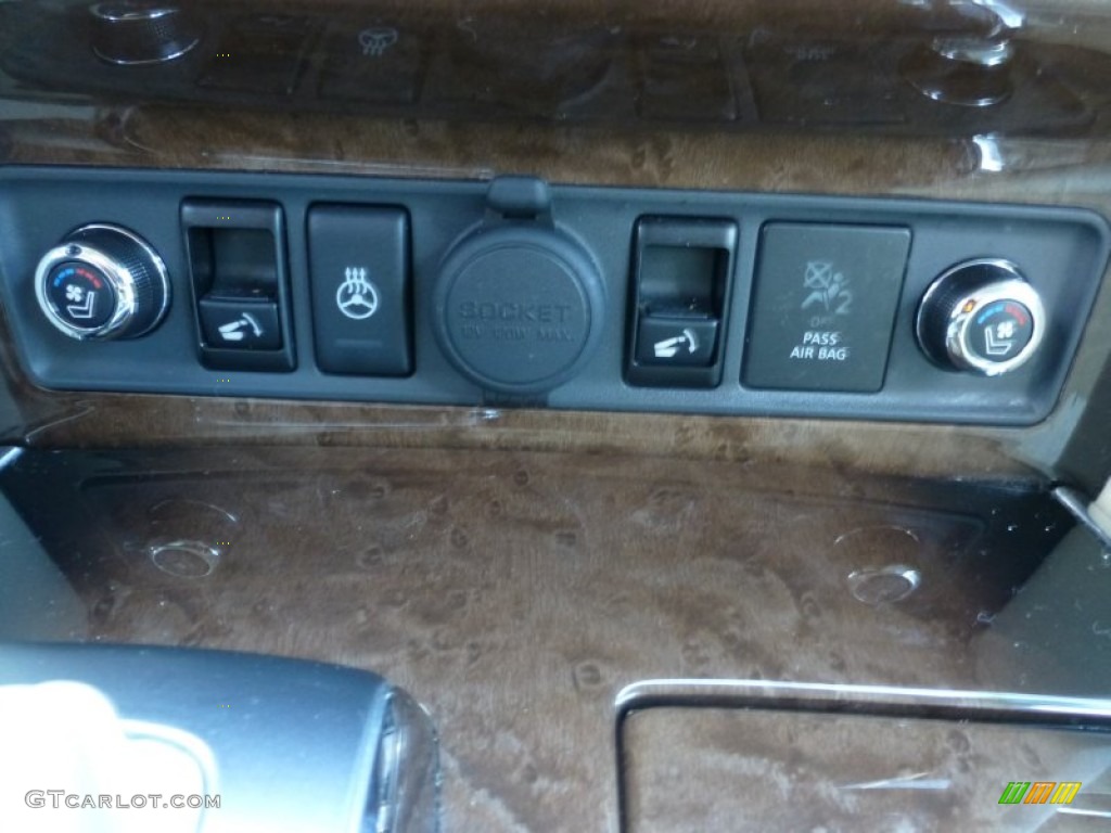 2014 Infiniti QX80 AWD Controls Photo #107833784
