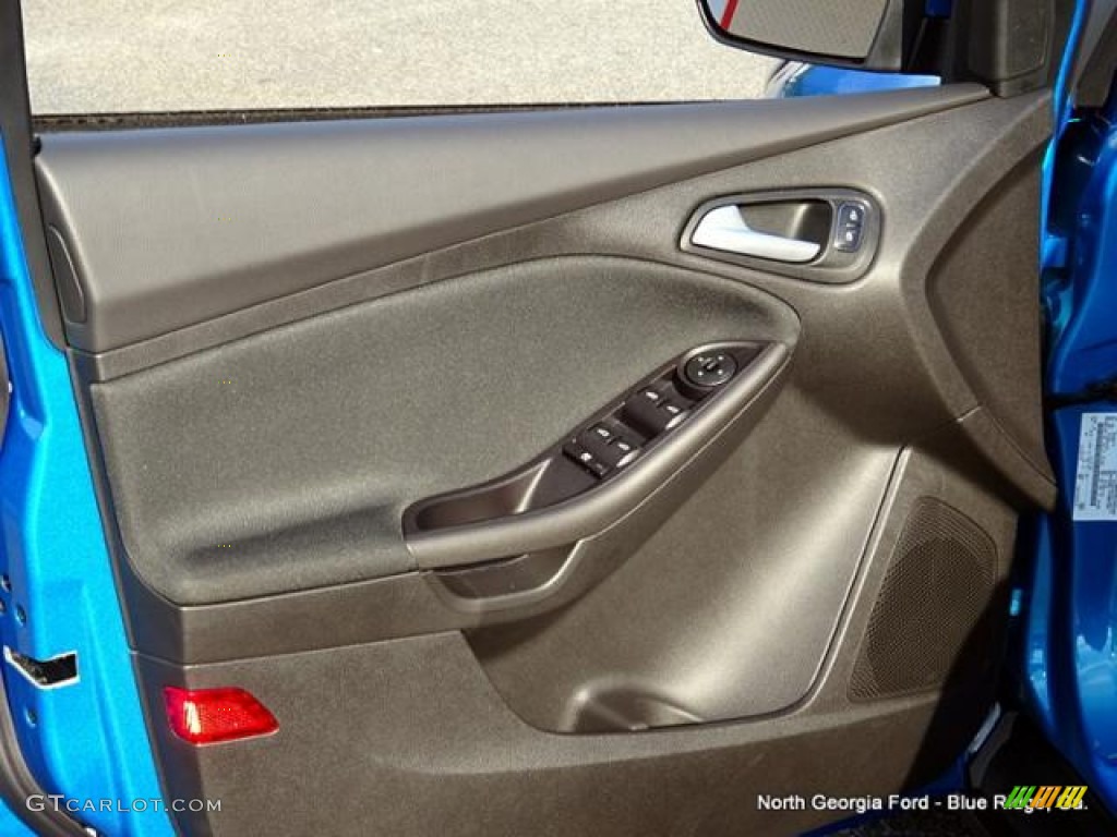 2015 Focus SE Sedan - Blue Candy Metallic / Charcoal Black photo #28