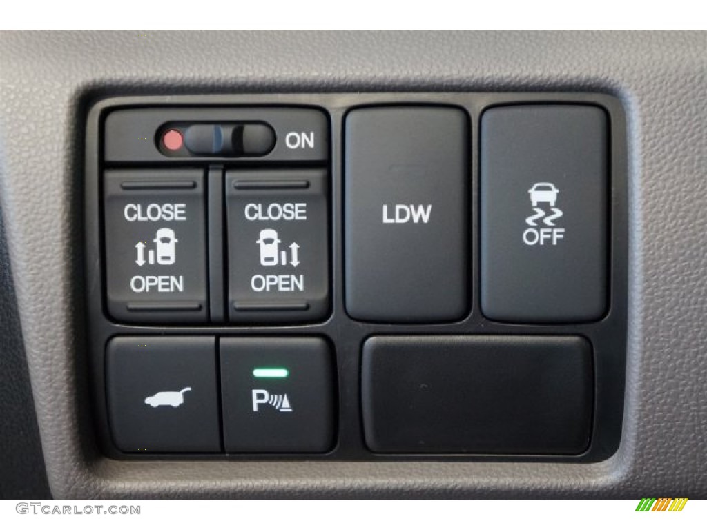 2016 Honda Odyssey Touring Elite Controls Photo #107841659
