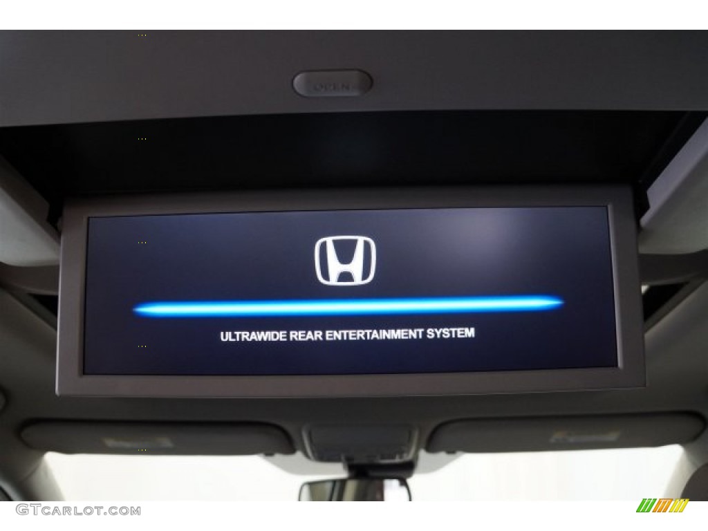 2016 Honda Odyssey Touring Elite Entertainment System Photo #107841674