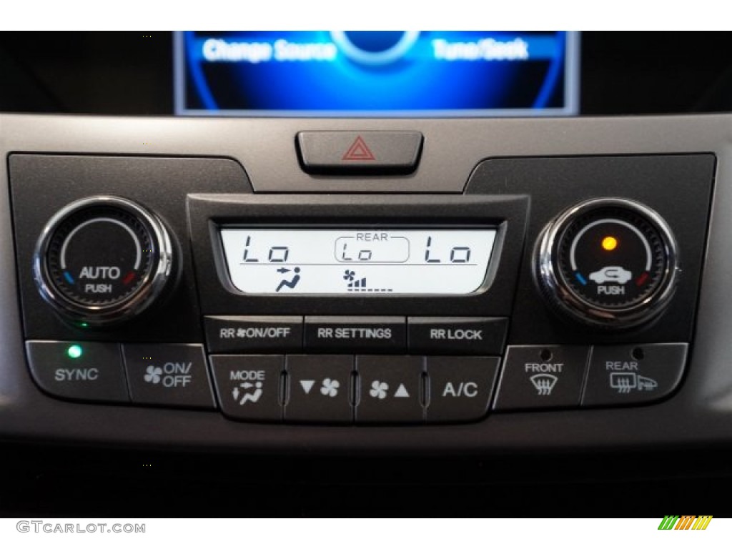 2016 Honda Odyssey SE Controls Photo #107841836