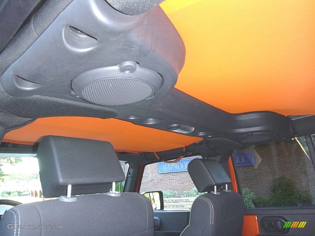 2010 Wrangler Unlimited Mountain Edition 4x4 - Mango Tango Pearl / Dark Slate Gray/Medium Slate Gray photo #17