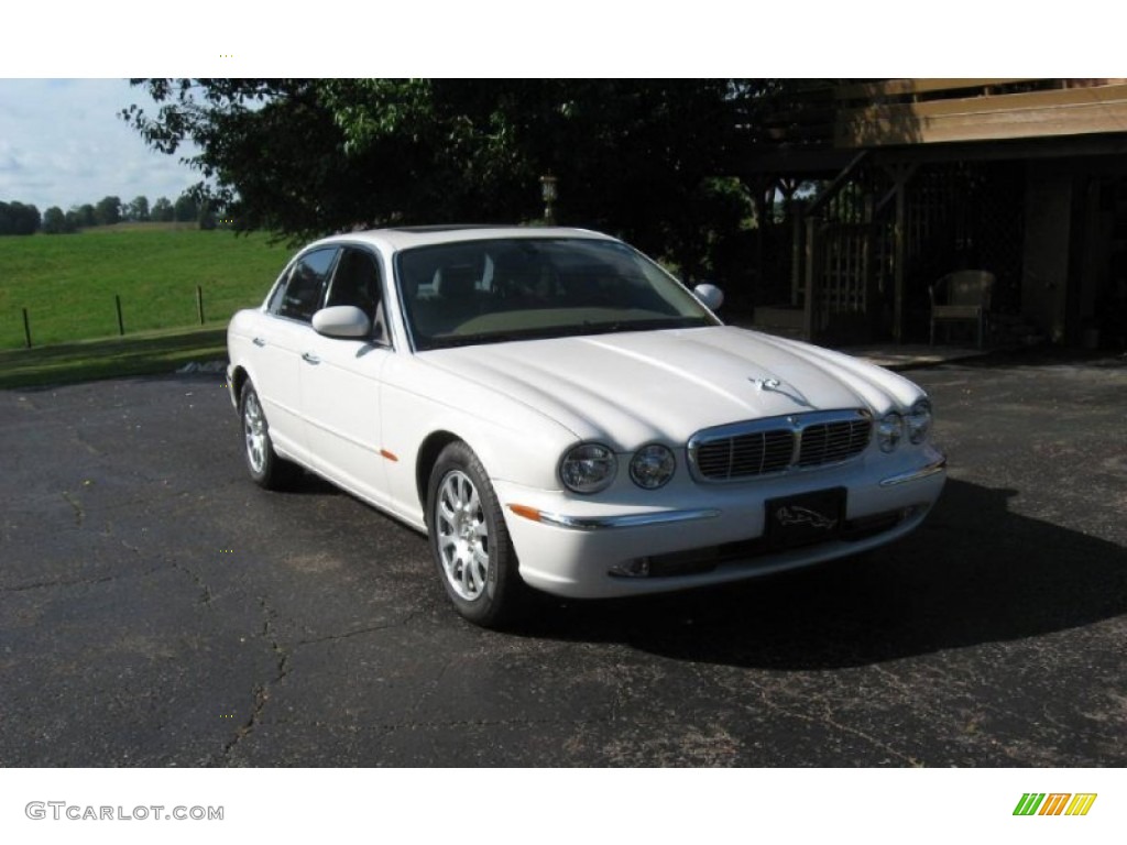 2004 XJ XJ8 - White Onyx / Sand photo #1