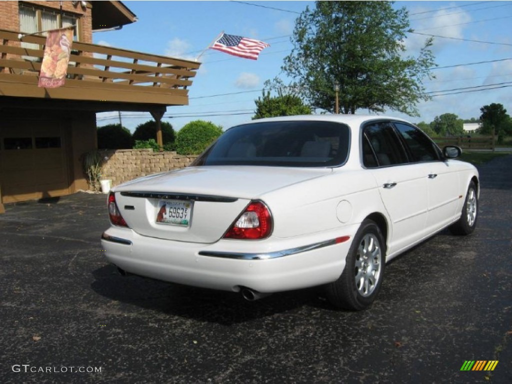 2004 XJ XJ8 - White Onyx / Sand photo #3