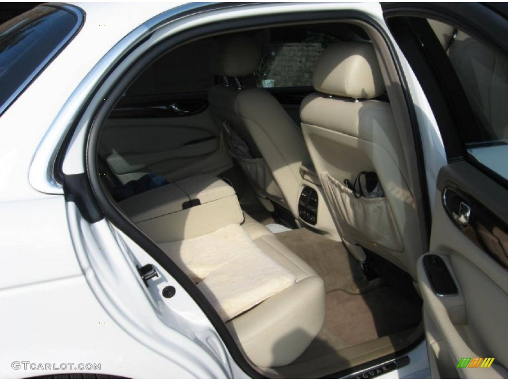 2004 XJ XJ8 - White Onyx / Sand photo #5