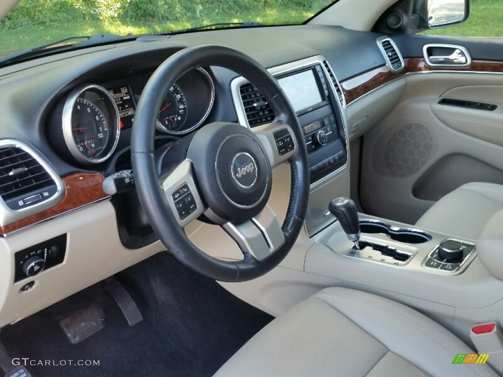 2011 Grand Cherokee Limited 4x4 - Inferno Red Crystal Pearl / Black/Light Frost Beige photo #11