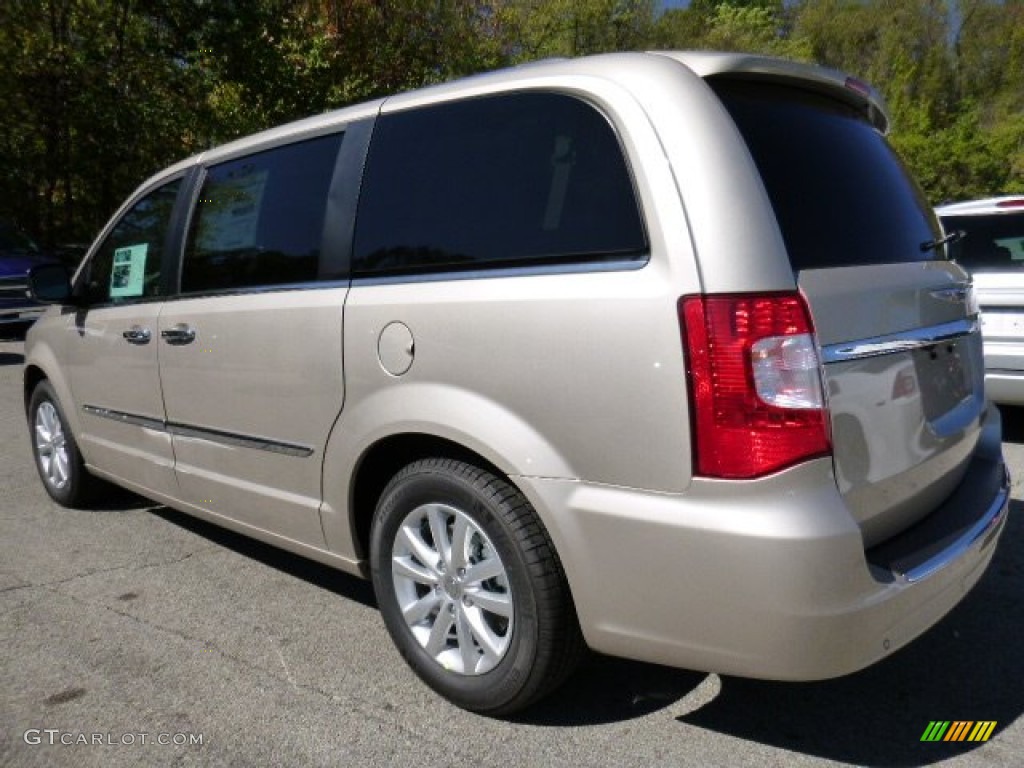 2016 Town & Country Limited Platinum - Cashmere/Sandstone Pearl / Dark Frost Beige/Medium Frost Beige photo #2