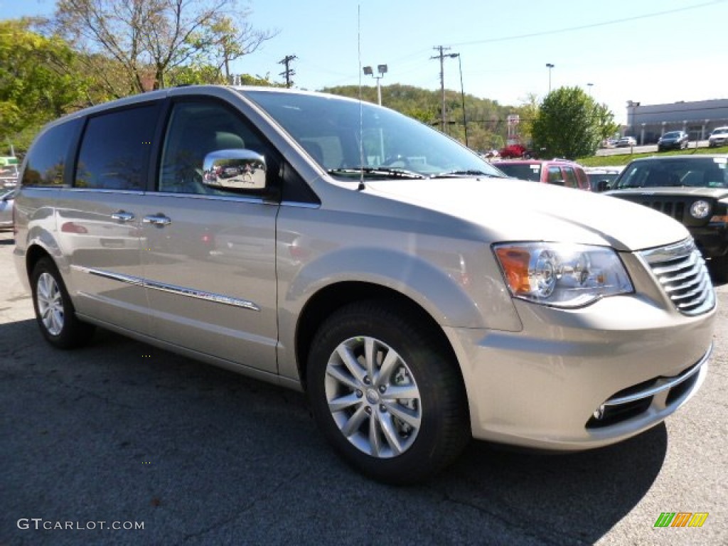 Cashmere/Sandstone Pearl 2016 Chrysler Town & Country Limited Platinum Exterior Photo #107864880
