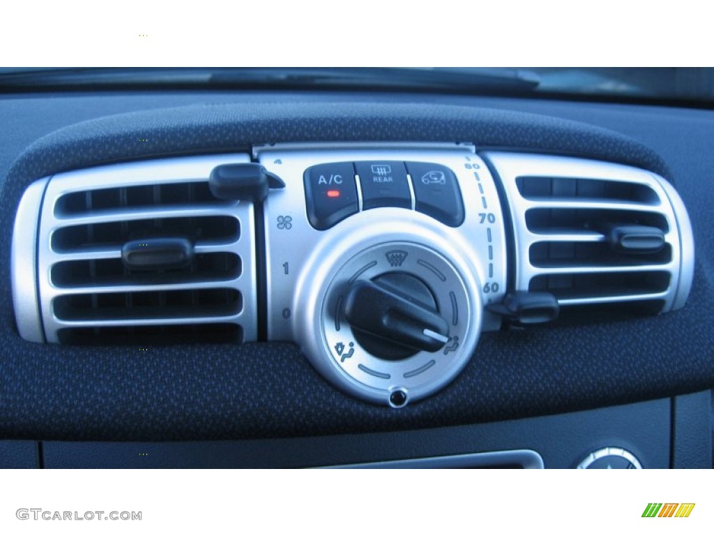 2012 fortwo pure coupe - Silver Metallic / Design Black photo #11