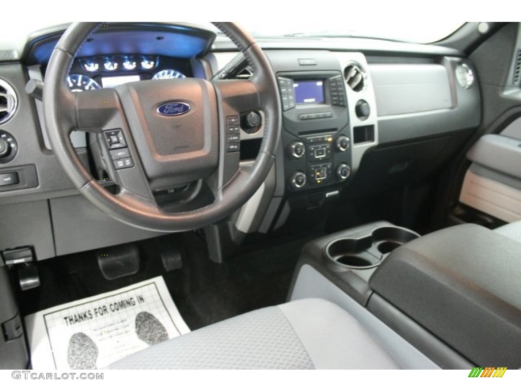 2014 F150 XLT SuperCab 4x4 - Tuxedo Black / Steel Grey photo #17