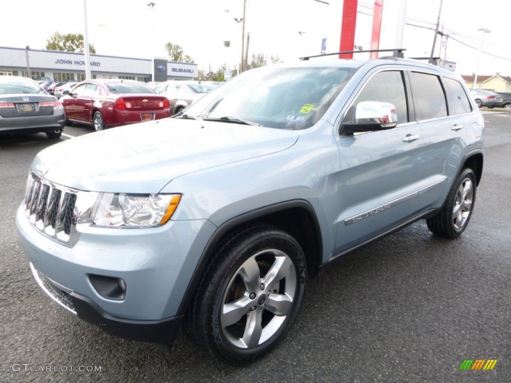 2013 Grand Cherokee Overland 4x4 - Winter Chill Pearl / New Saddle/Black photo #11