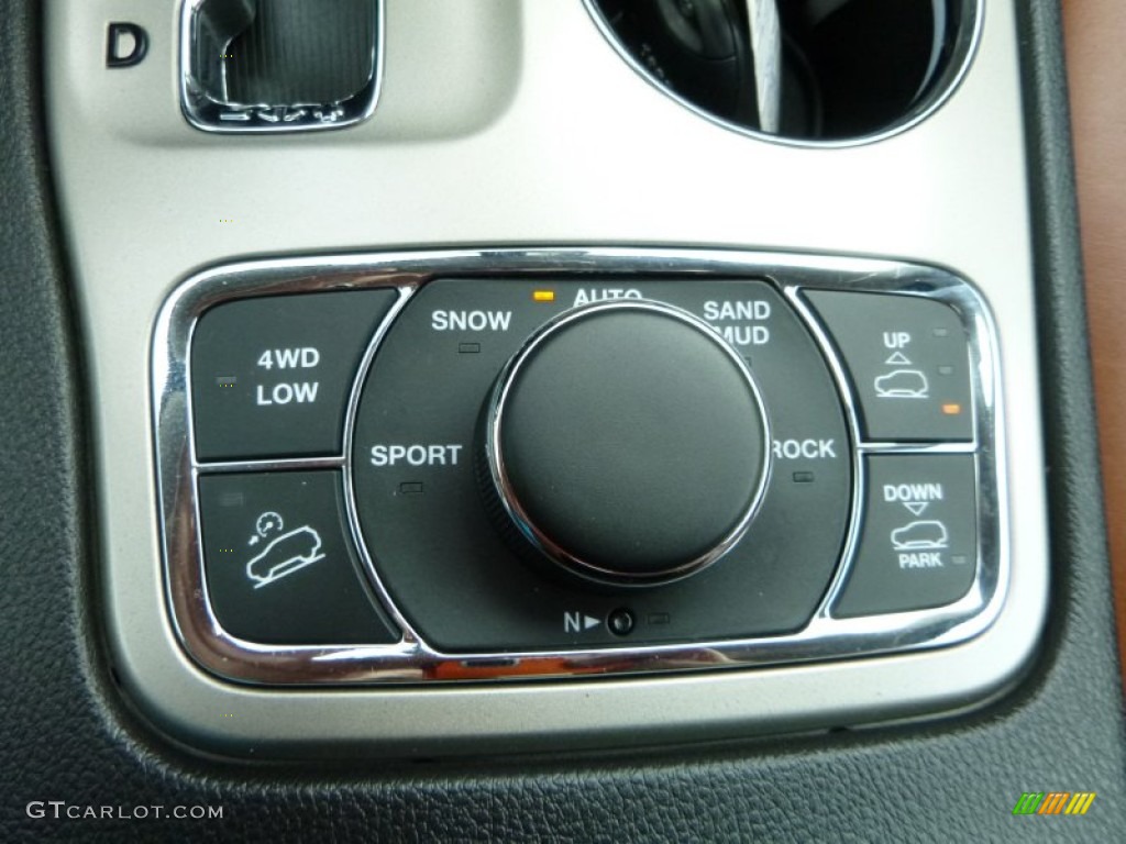 2013 Grand Cherokee Overland 4x4 - Winter Chill Pearl / New Saddle/Black photo #21