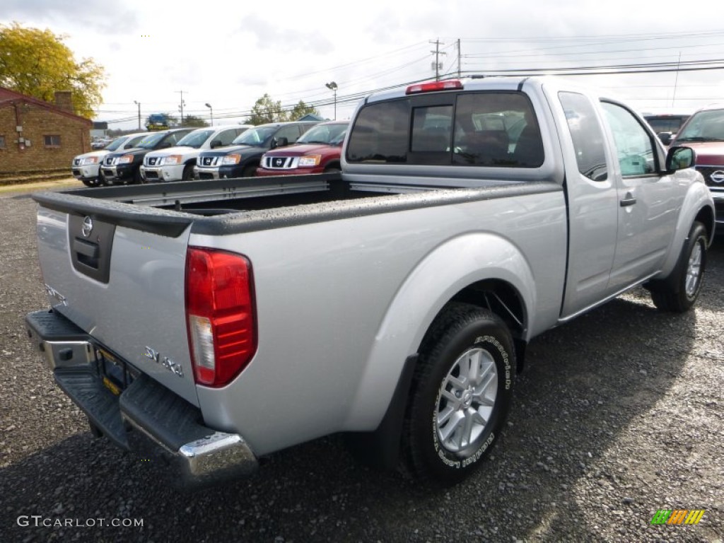 2016 Frontier SV King Cab 4x4 - Brilliant Silver / Graphite photo #8