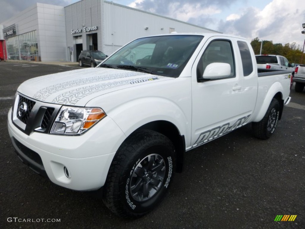 2016 Frontier Pro-4X King Cab 4x4 - Glacier White / Pro-4X Graphite Steel photo #11