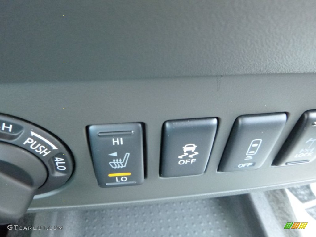 2016 Nissan Frontier Pro-4X King Cab 4x4 Controls Photo #107890083